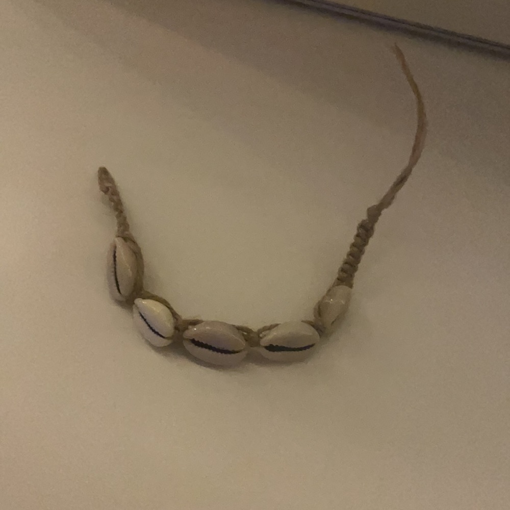 Shell Bracelet - Picture 3 of 3